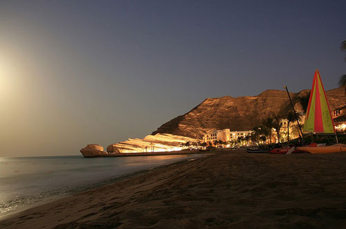 Oman, spiaggia di notte